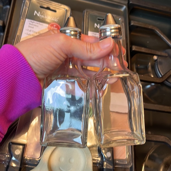 6 New Kitchen bundle with knives, pizza cutter, glass storage and cookie mold - Picture 8 of 15